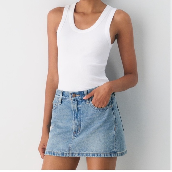Aritzia Denim Forum the 90s Ricci Mini Skirt - size 26 2/4 perfect condition - Picture 3 of 8